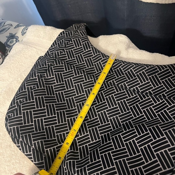 EUC Baggallini Black and White Herringbone Shoulder Bag - Picture 9 of 12